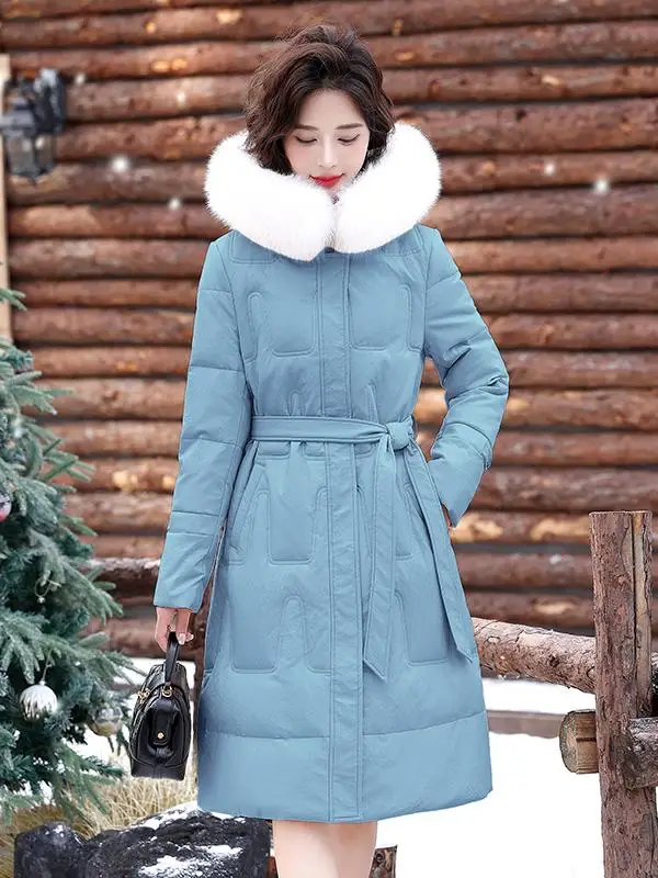 Damski płaszcz ze skóry naturalnej, średniej długości, z futrzanym kołnierzem, ocieplany, zimowy, nowy, elegancki, do pracy.