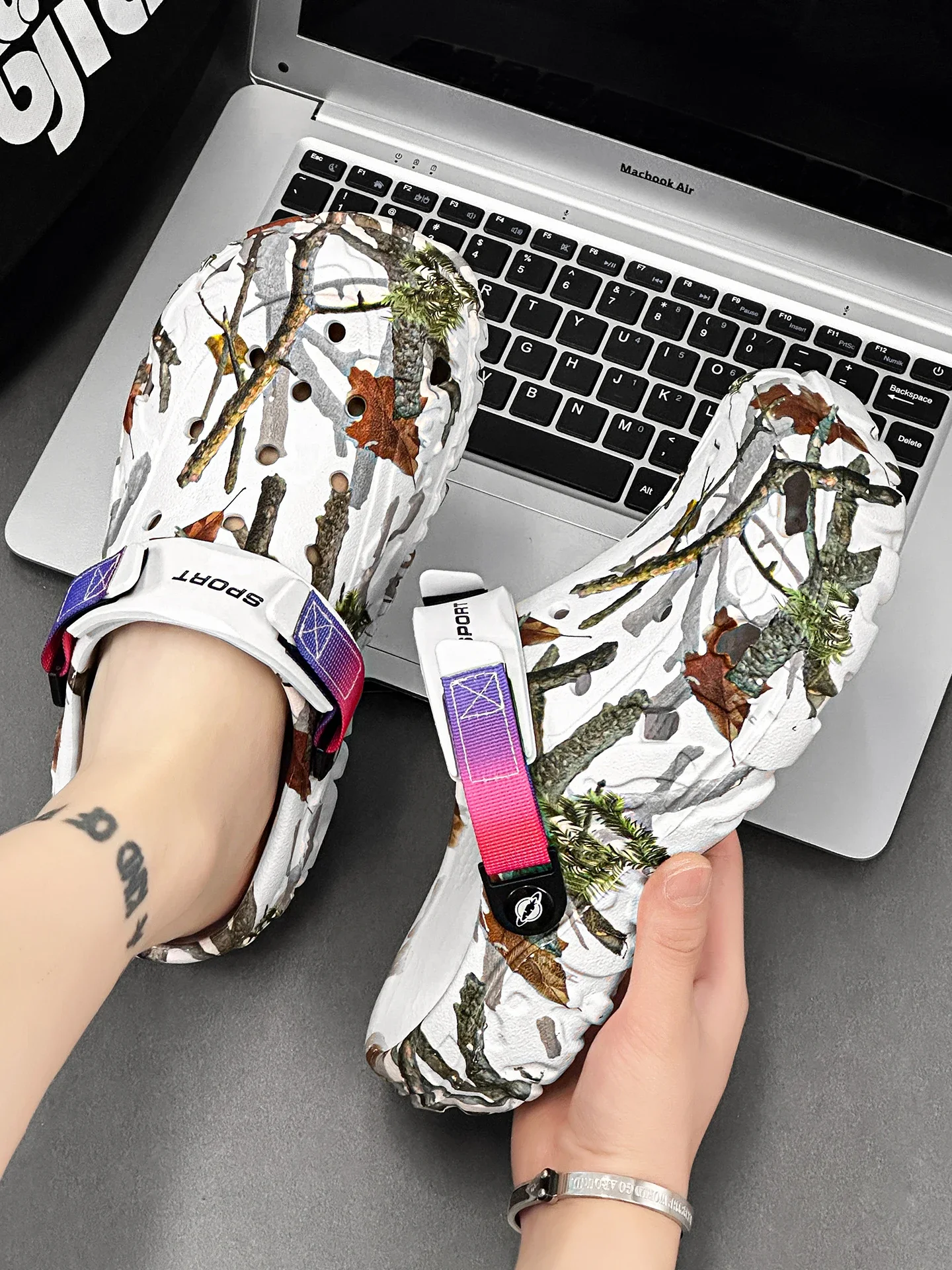 Neue Herren-Clogs, Pantoffeln, Sandalen, Gartenschuhe, flache Tarnmuster-Sandalen, Herren-Sneaker, Outdoor-Flip-Flops, Hausschuhe – Detail 9