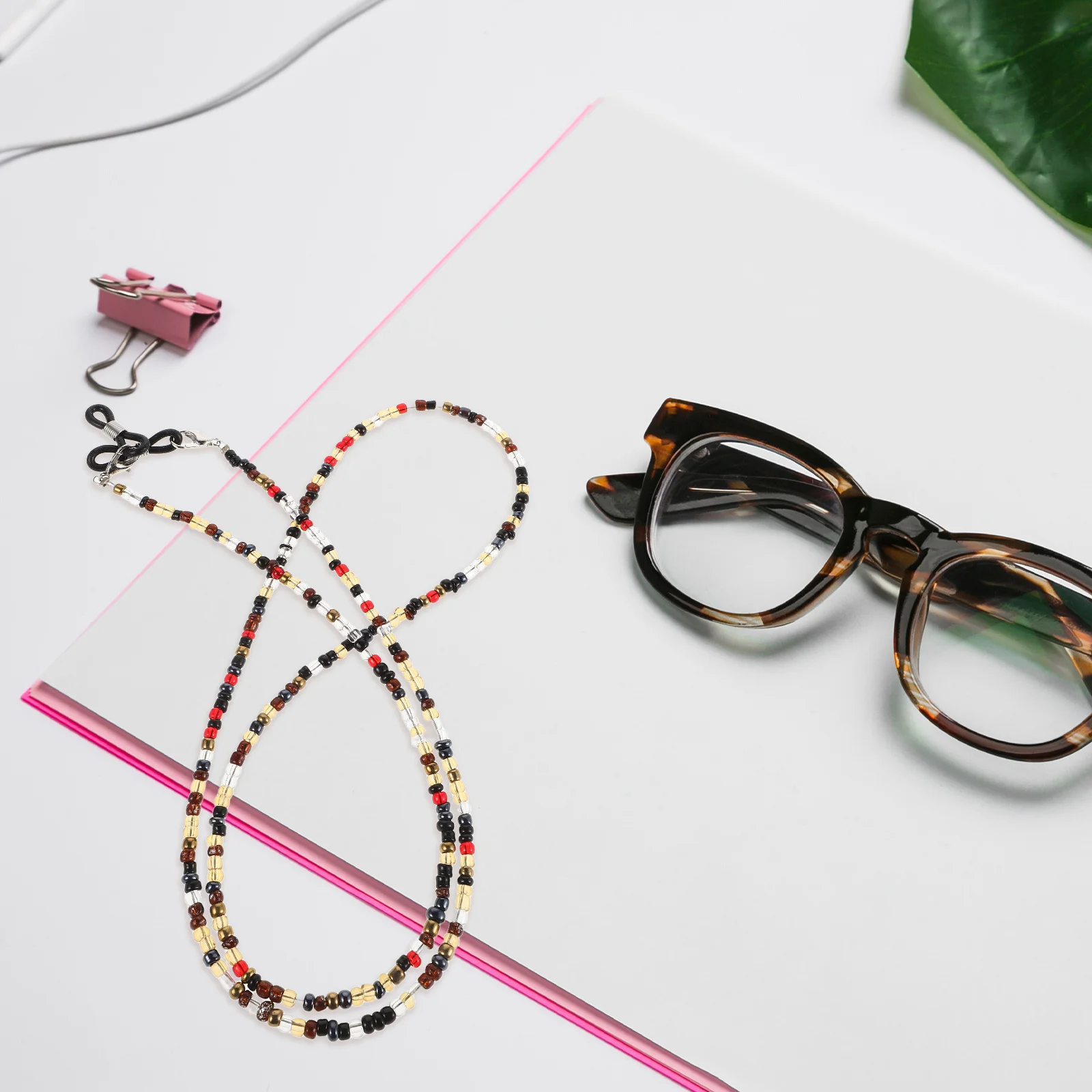 

Lightweight Beaded Glasses Chain Stylish Eyeglass Lanyard Sunglasses Holder Anti-Loss Strap for Office Travel Women