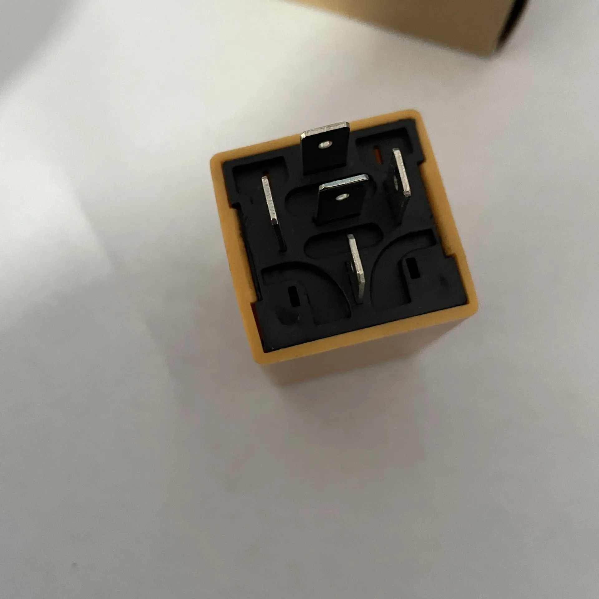Suitable for Shanxi Dayun N80 heavy truck electronic flasher small relay controller ADS01 SG-B01