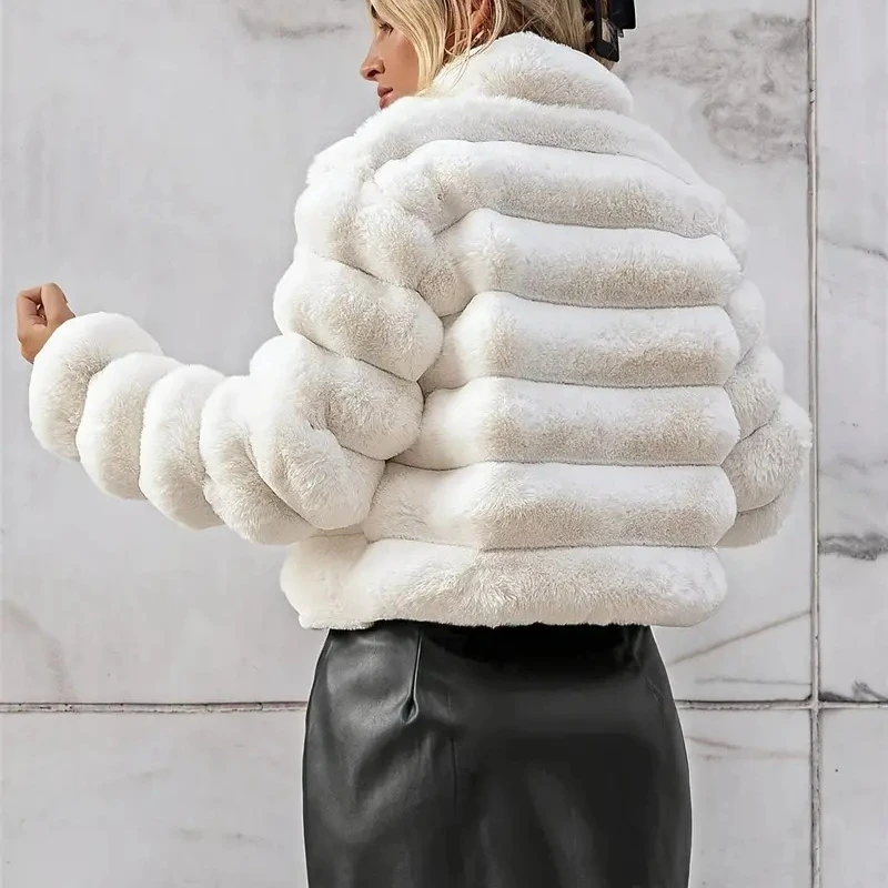 Korte pluche nepbontjas uit 2025, luxe nep-nertsjas voor dames in designerstijl, warme winter cropped bovenkleding voor mode