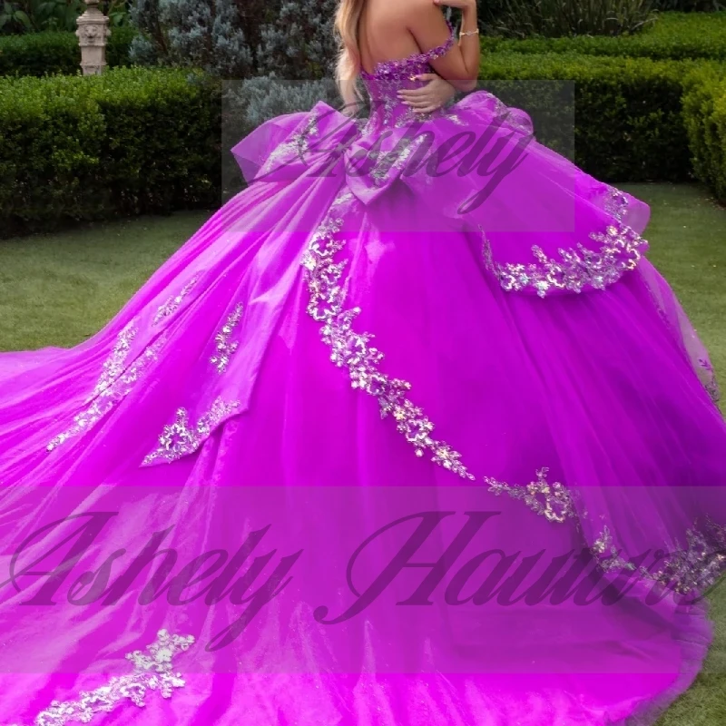 Maßgeschneidertes hellviolettes mexikanisches Frauen-Geburtstagspartykleid mit Flügelärmeln, Kristallschleife, Ballkleid, Abschlussball, besondere Anlässe, Vestido 15/16