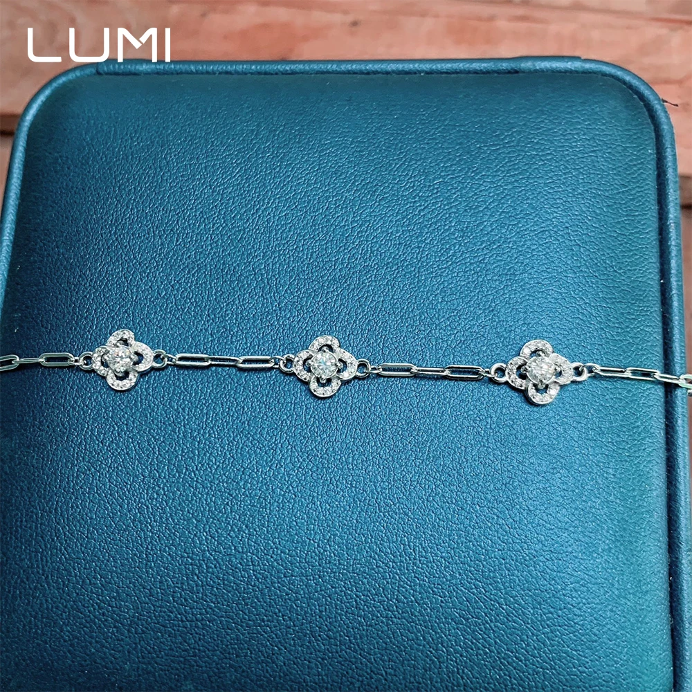 

0.2ct x 3pcs Moissanite Elegant Four-Leaf Clover S925 Silver Bracelet Adjustable for Fashionable Office Lady Commuting Accessory