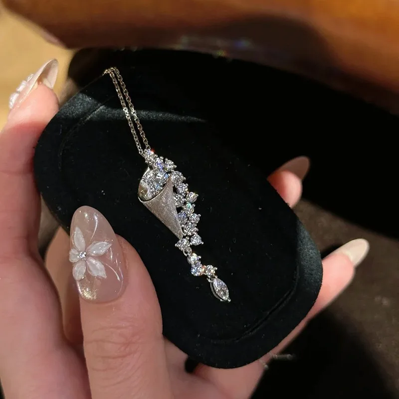 بسيطة الإناث المختنق 925 فضة تألق الفضة نحى الساعة الرملية قلادة قلادة للنساء Waterdrop شرابة سلسلة