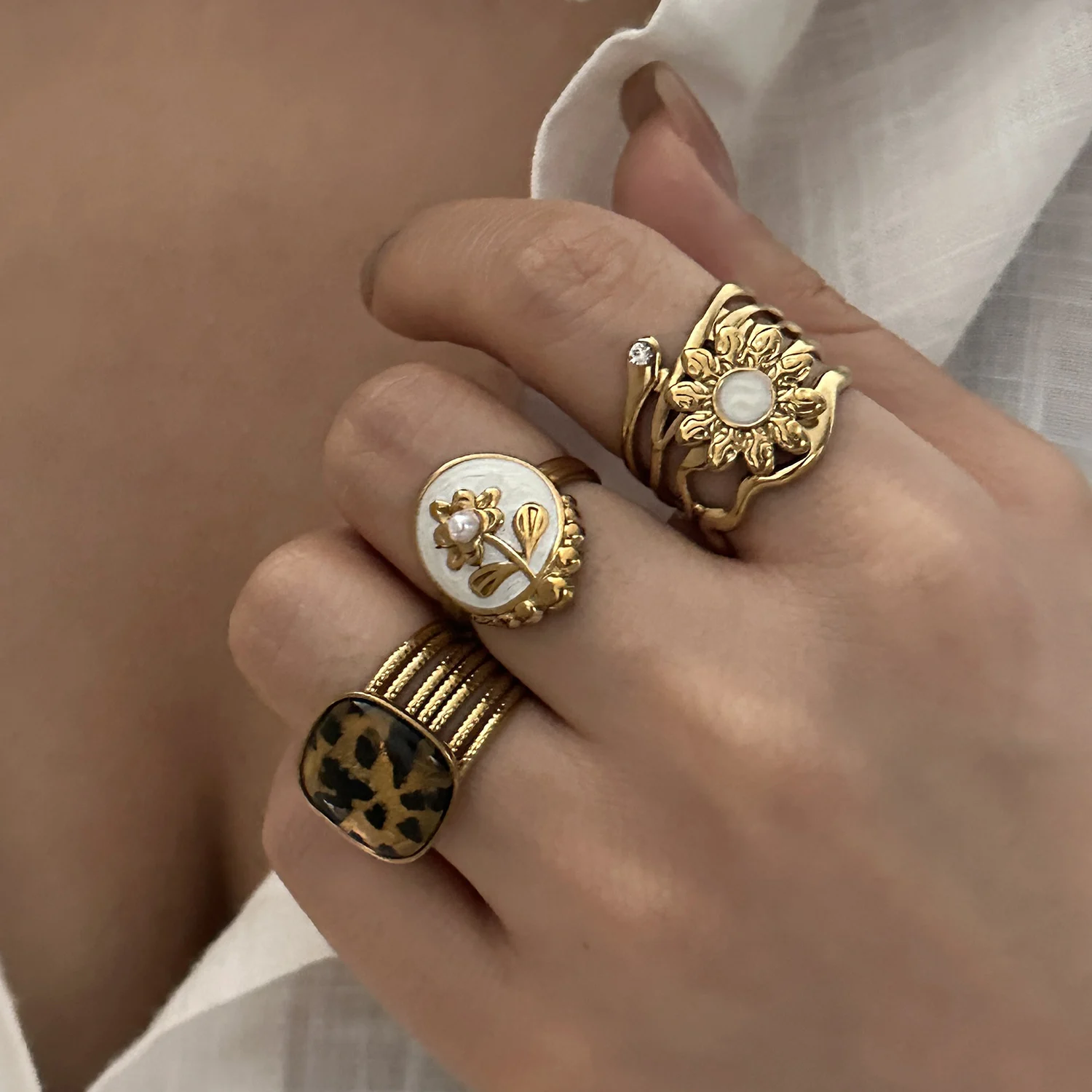 Vintage French Rose Pearl Leopard Ring for Women Romantic Statement Stackable Ring Date Night Jewelry Gifts