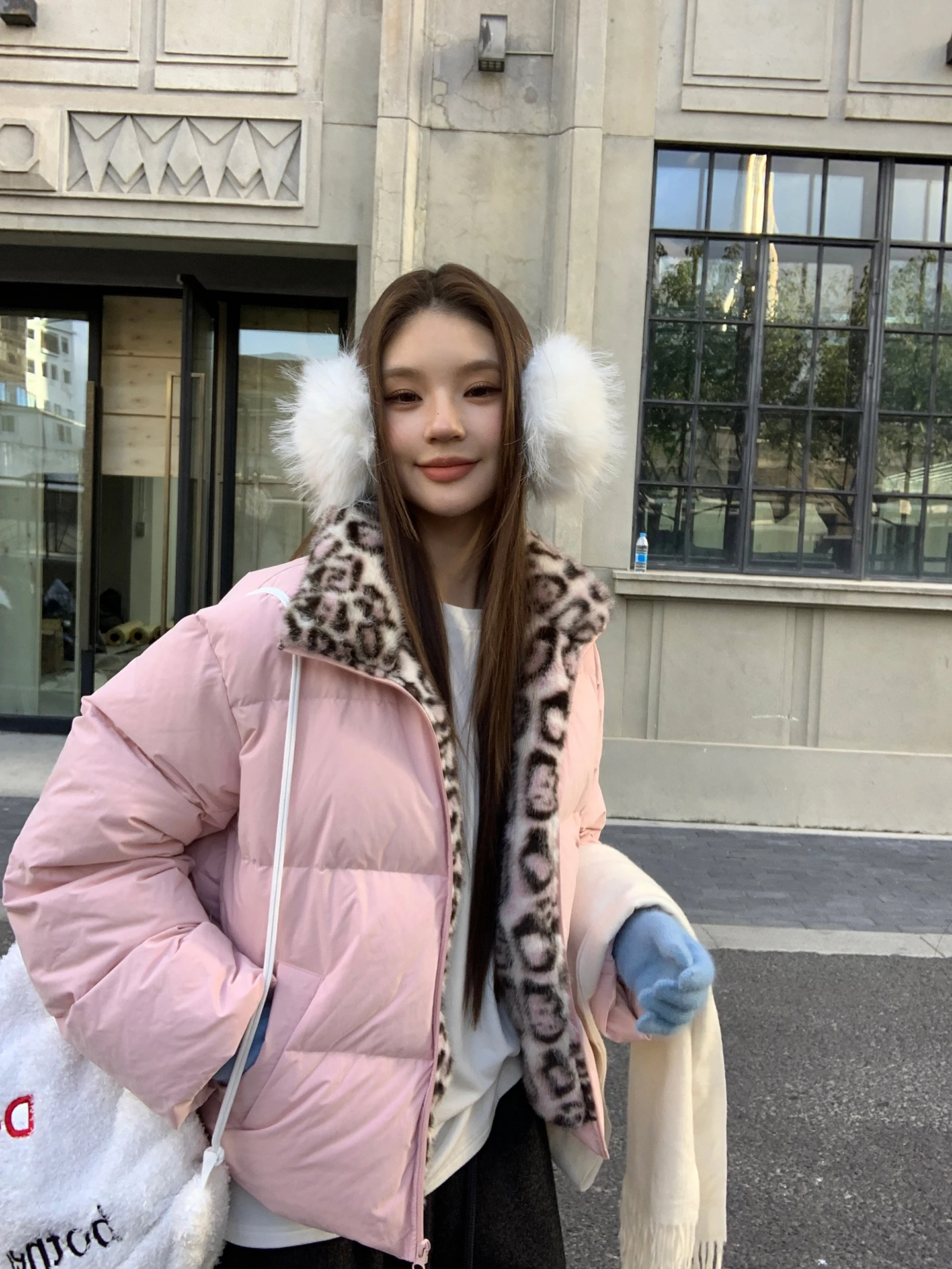 レッドセレブリティスタジオ レディース ショートピンクダウンジャケット 2025年新作 冬ファッション 90%ホワイトダックダウン 暖かくスタイリッシュなアウターウェア