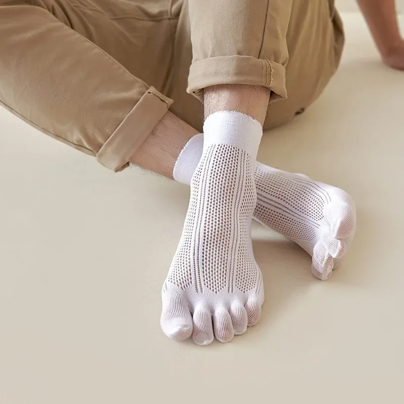2 Pairs Thin Mesh Breathable Men's Mid Tube Five Finger Socks Fashionable Simple Solid Color Versatile Hollow Out Men's Socks