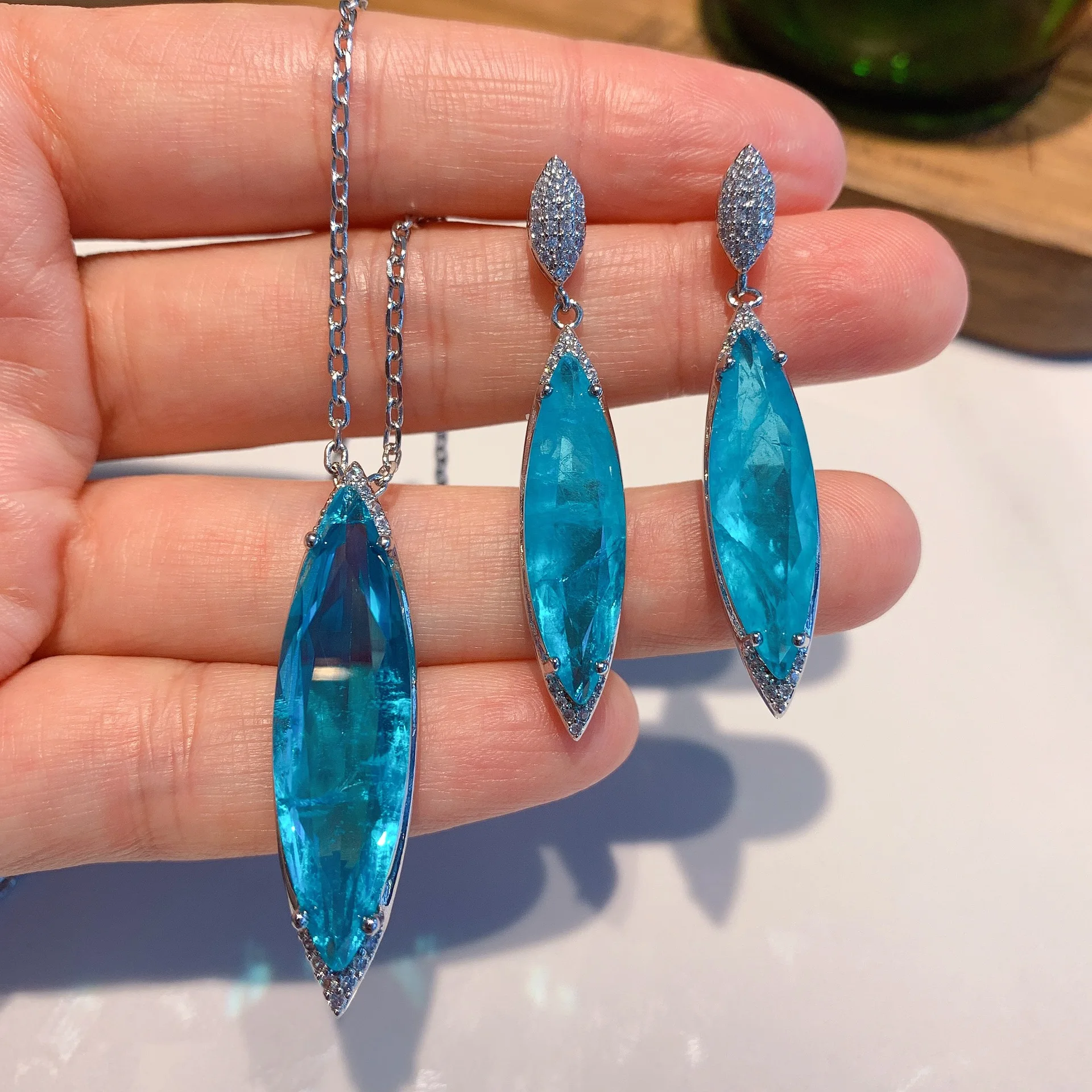 

Long Horse Eye Shape Imitation Blue Paraiba Cubic Zircon Pendant Necklace Hanging Earrings Jewelry Set