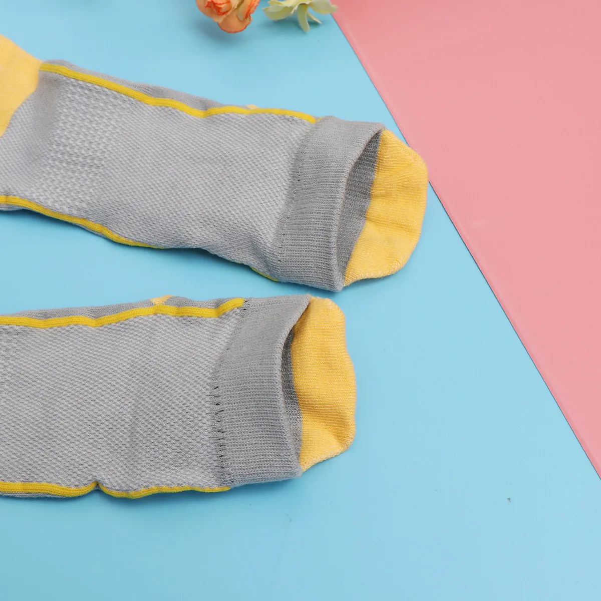 

Five Finger Toe Socks Double Heel Mesh Cotton Breathable Lightweight Sports Running Socks for Indoor Outdoor Activity Gray