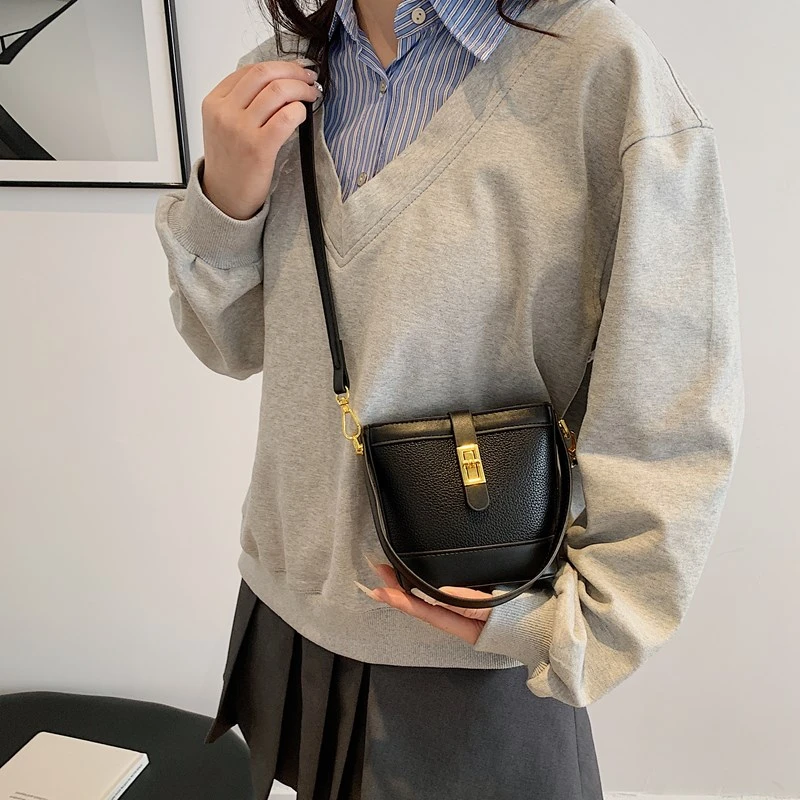 

Elegant High-End Shopper Tote Bag For Fashionable Women With Large Capacity And Vintage Inspired Leather