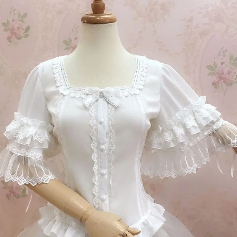

Викторианские винтажные блузки в стиле Лолиты, японские женские элегантные кружевные рубашки с квадратным вырезом и полурасклешенными рукавами, женские милые топы на пуговицах