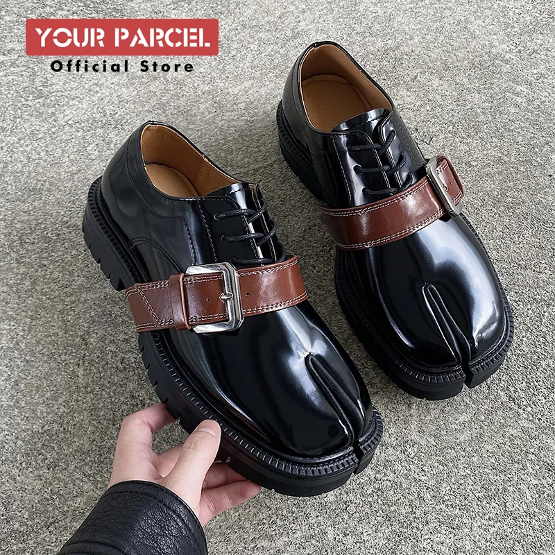 Tabi-Schuhe für Herren, Leder, abnehmbare Gürtelschnalle, Nischendesign, Sense, geteilte Zehenschuhe, glänzende Oberfläche, niedrige Oberseite, Loafer in Übergröße