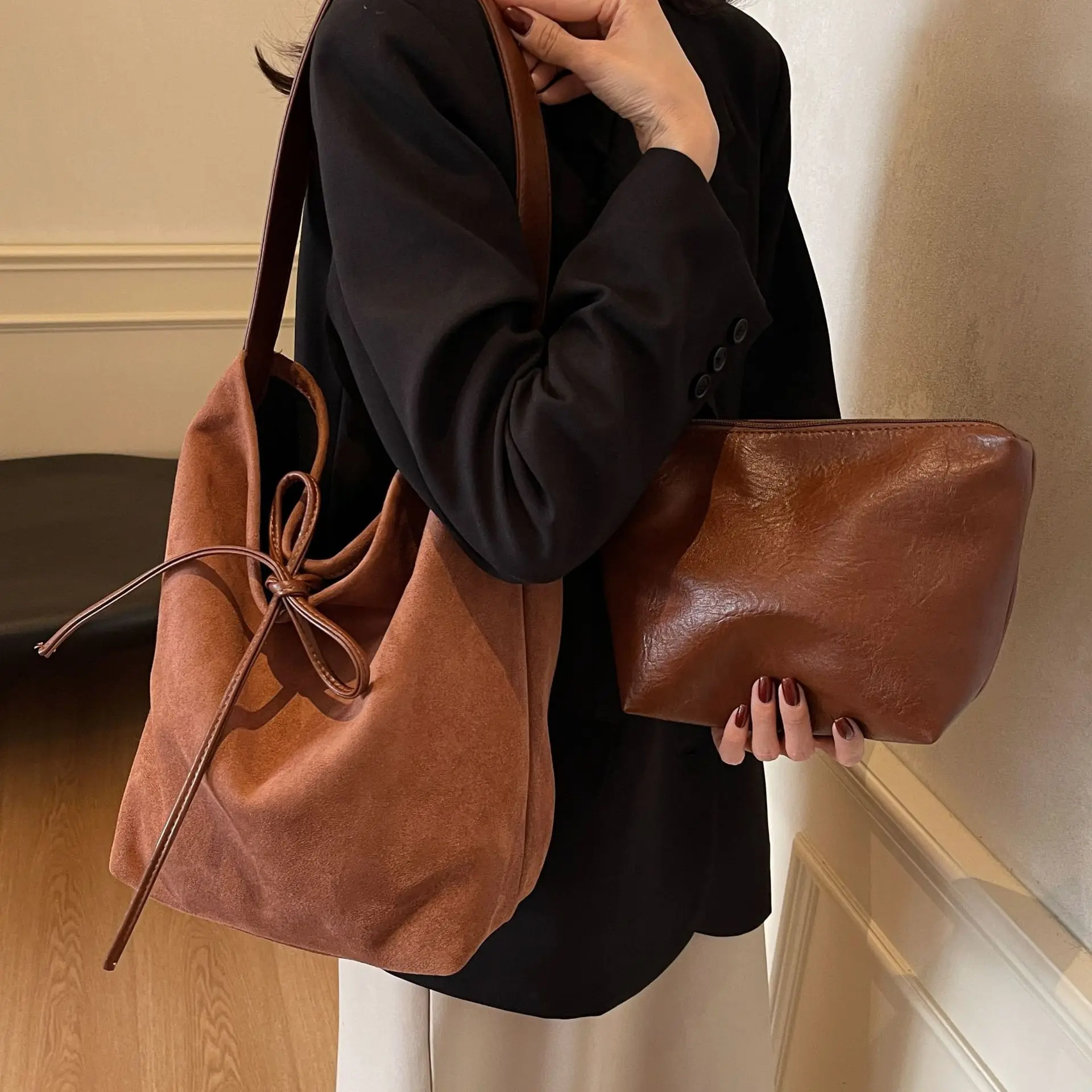 

Fashion casual soft surface retro senior early fall Yankee hundred matching commuting shoulder women's bag bucket bags