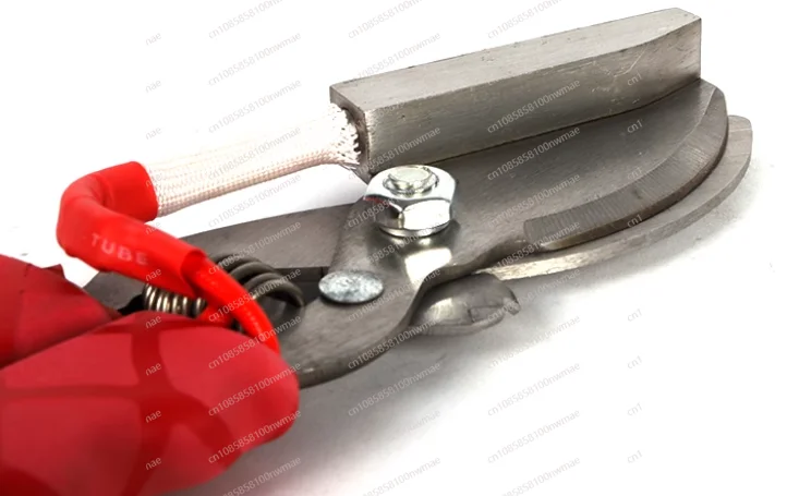 

Hygienic Hot-Blade Tail Docker: 220V Electric Cauterizes as It Cuts. Safer for Pig, Sheep & Goat. Reduces Infection Risk.