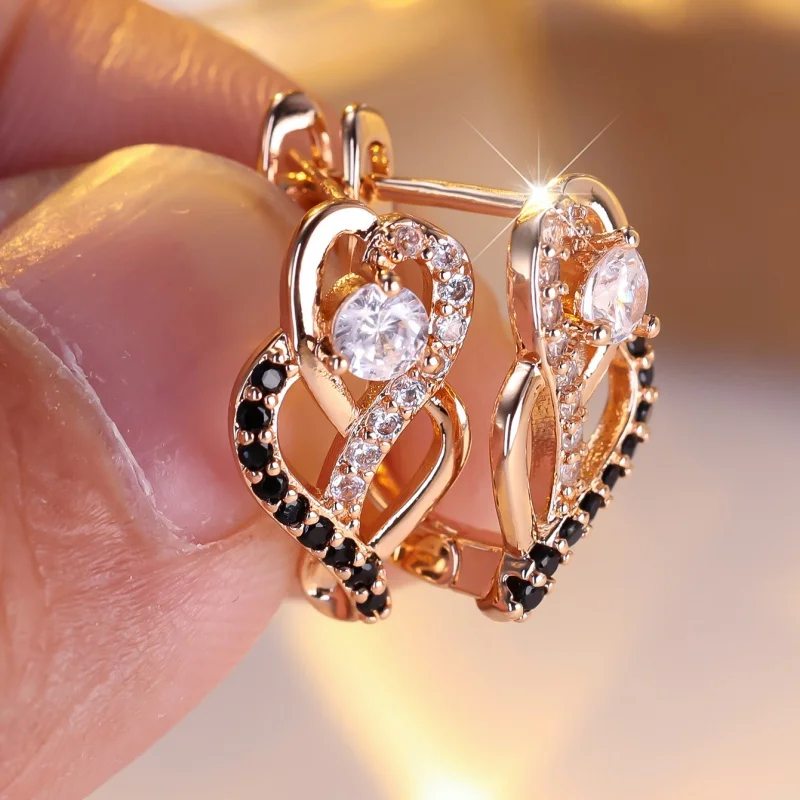 2026 Color Blocked Black and White Zircon Interwoven Heart-shaped Ear Buckle Retro Versatile Hollow Heart Light Luxury Accessory