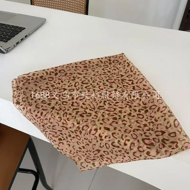 여자를위한 레트로 레오파드 Headscarf 여자 고품질 편안한 패션 Headscarf 따뜻한 다목적 파티 스카프 절묘한 액세서리