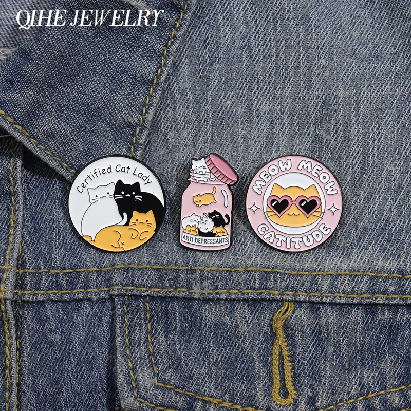 Certified Cat Lady Brooch Enamel Pins Custom Cartoon Meow Catitud Metal Brooches Lapel Badges Funny Jewelry Gift Accessories