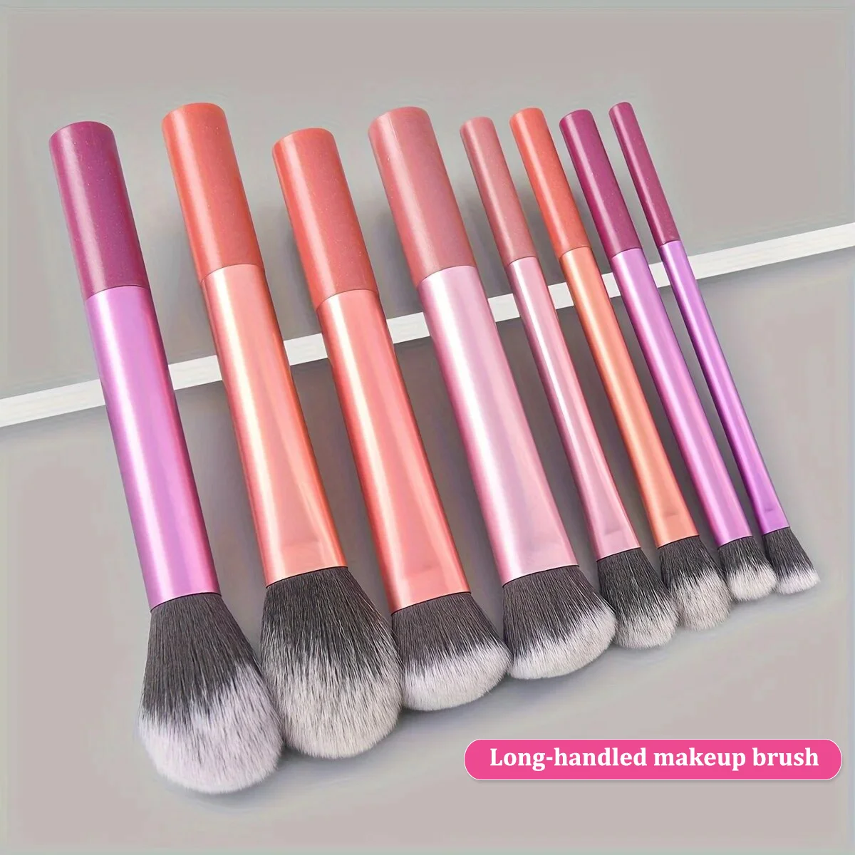 مجموعة فرش مكياج احترافية مكونة من 8 قطع باللون الأسود اللامع وبودرة أحمر الخدود وكونتور وظلال العيون ومجموعة أدوات مكياج