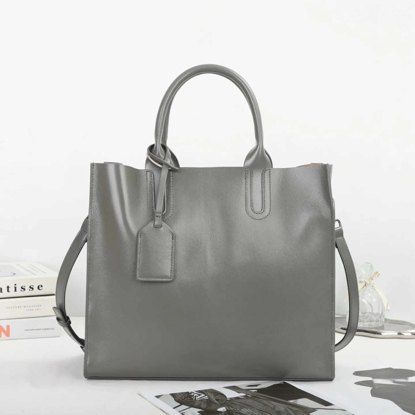 

2026 New Oilwax Cow Leather Tote Bag Simple Women Genuine Leather Top-Handle Handbag Fashion Ladies Shoulder or Crossbody Bags