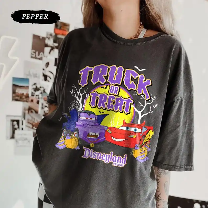 خمر Coquette ديزني سيارات هالوين قميص البرق ماكوين المحملة الرجعية سيارات لاند شاحنة أو علاج قميص هالوين 2025 رحلة المحملة #1