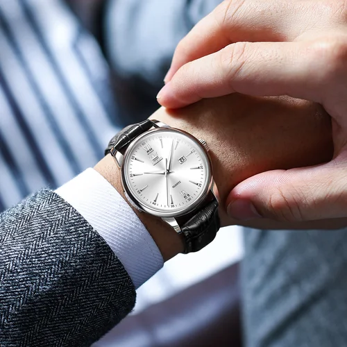 Imagen 2 del producto OLEVS, reloj de cuarzo de lujo de alta calidad para hombre, correa de cuero Original, relojes de moda impermeables para hombre, relojes de pulsera clásicos para hombre