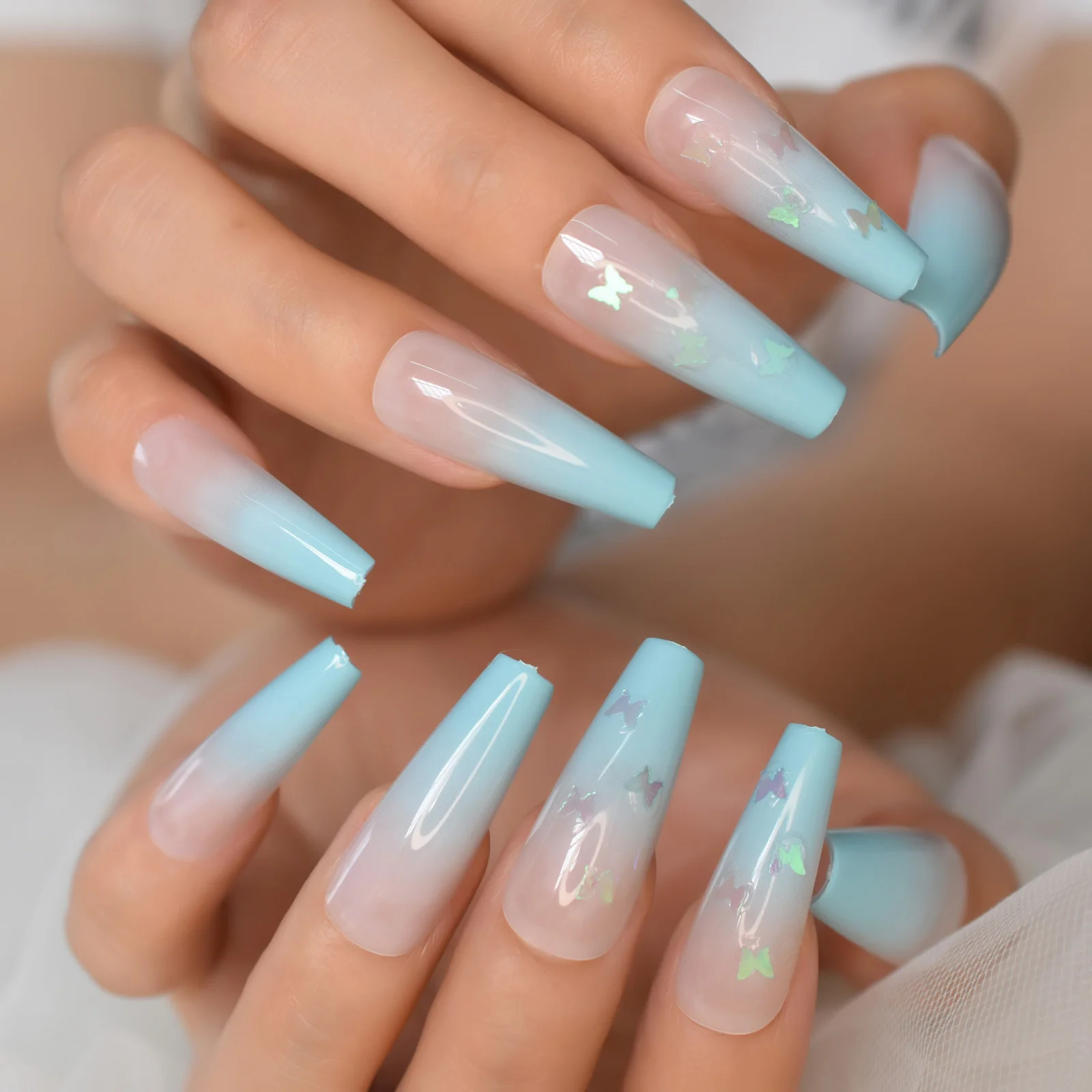 Ombre hemelsblauwe doodskistnagels Holo vlinder decoratieve lange druk op nagels Clear Spirit Lady kunstnagels set 24 NOV