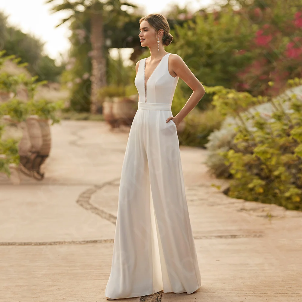 

Unique White Two Pieces Wedding Dresses V Neckline Pants Suit Bridal Gowns Half Sleeve Bride Dress Beach 2024 Jumpsuit Boho