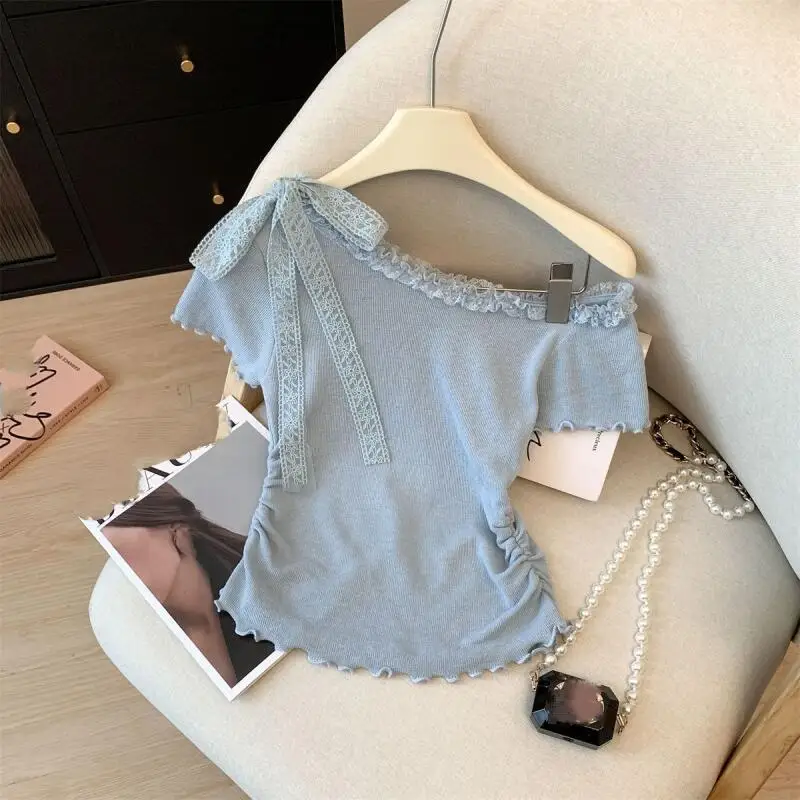 Puro desejo doce renda borda ombro inclinado manga curta camiseta para mulheres verão moda novo estilo laço cintura apertado topo