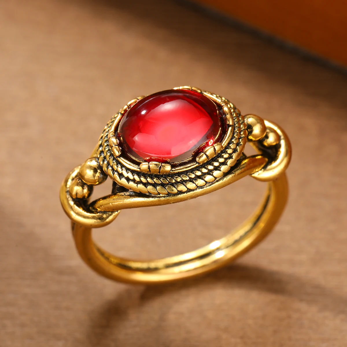 Retro-style Coiled Artificial Gemstone Ring Made of Copper for Ladies' Jewelry. Suitable for Formal Events and Parties.