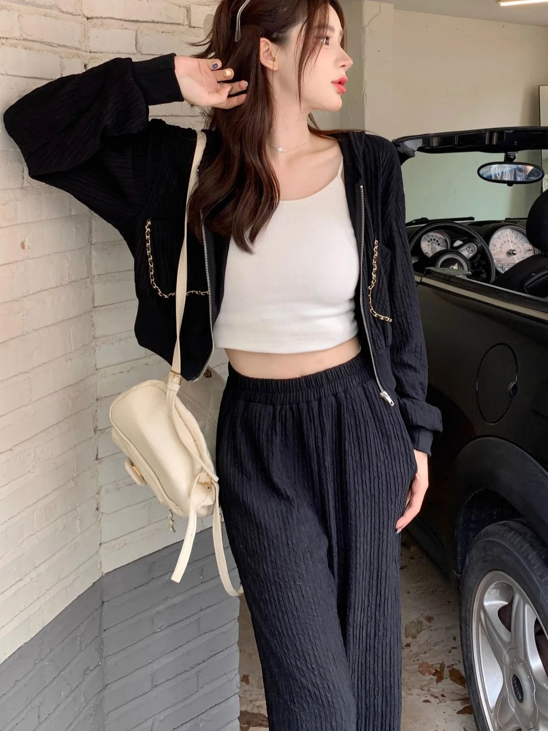 طقم رياضي نسائي كاجوال جديد لموسم الخريف، هودي راقي بنمط مميز وبنطلون واسع الساق، طقم من قطعتين أنيق من نسيج البوليستر