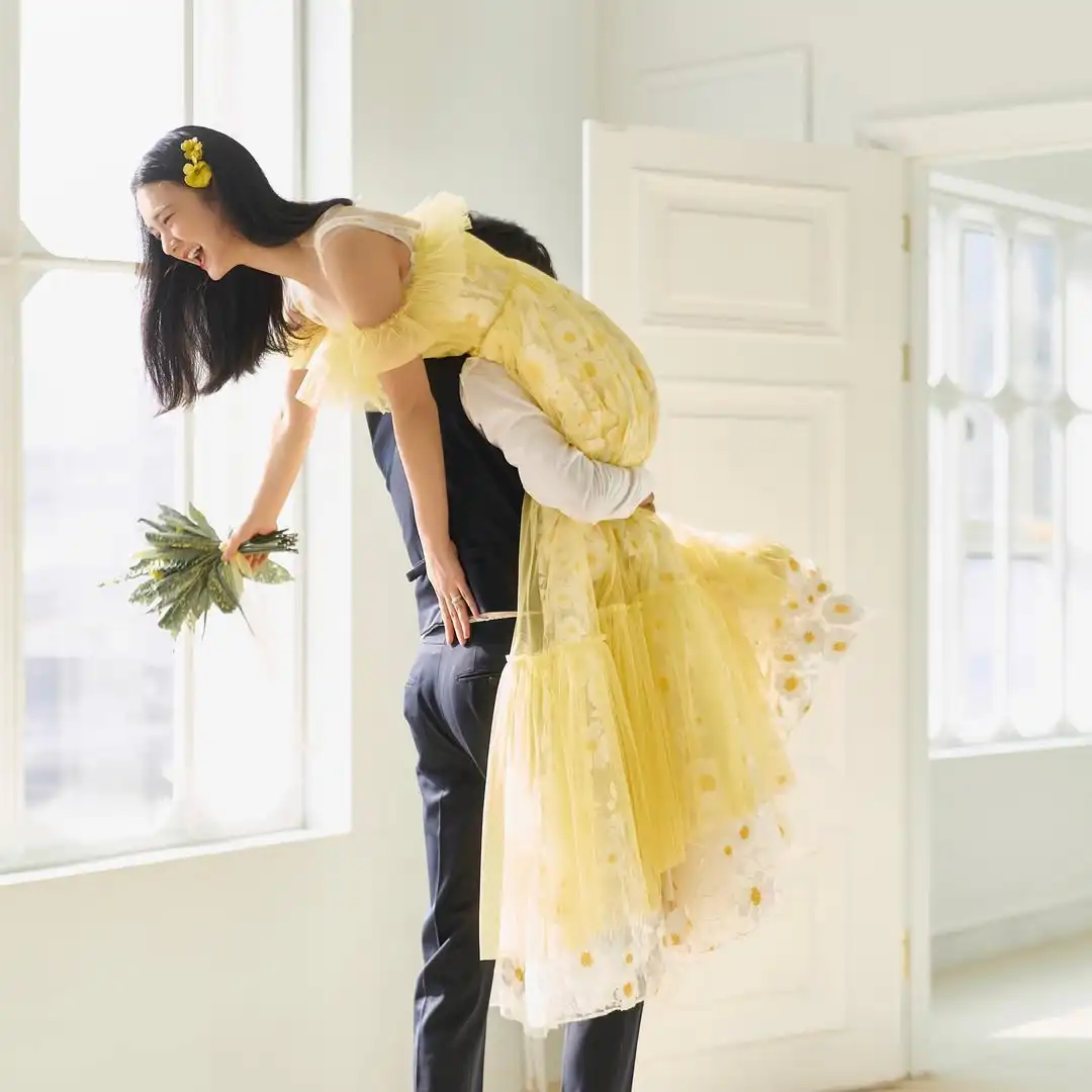 Bowith Yellow Daisy Koreańska suknia ślubna Wzburzona suknia ślubna bez rękawów Suknie ślubne do podłogi Suknie wieczorowe Dostosowane