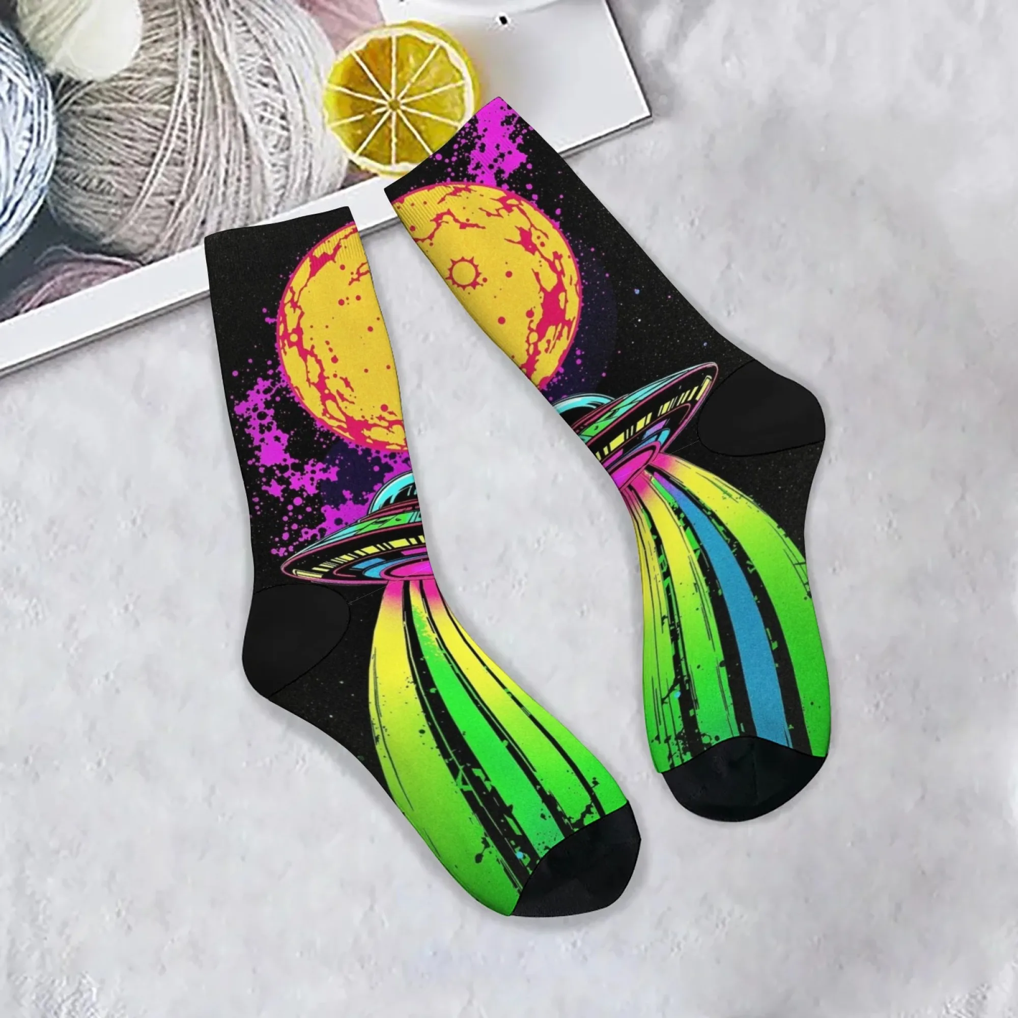 

Мужские носки в стиле научно-фантастического комикса с летающими тарелками, ретро-стиль, уличная мода, повседневные носки в стиле хип-хоп, забавные носки с оригинальным дизайном, подарок для вечеринки