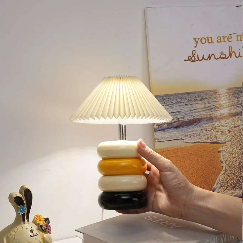 USB Cream Stacked Stone Pleated Table Lamp Bedside Bedroom Sleep Creative Romantic Atmosphere Lamp Simple Night Light