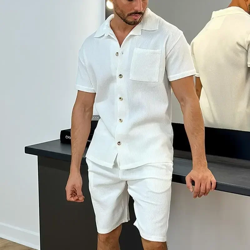 Conjunto holgado de dos piezas para hombre, traje informal con cuello vuelto, camisas de un solo pecho, pantalones cortos, verano, 2024