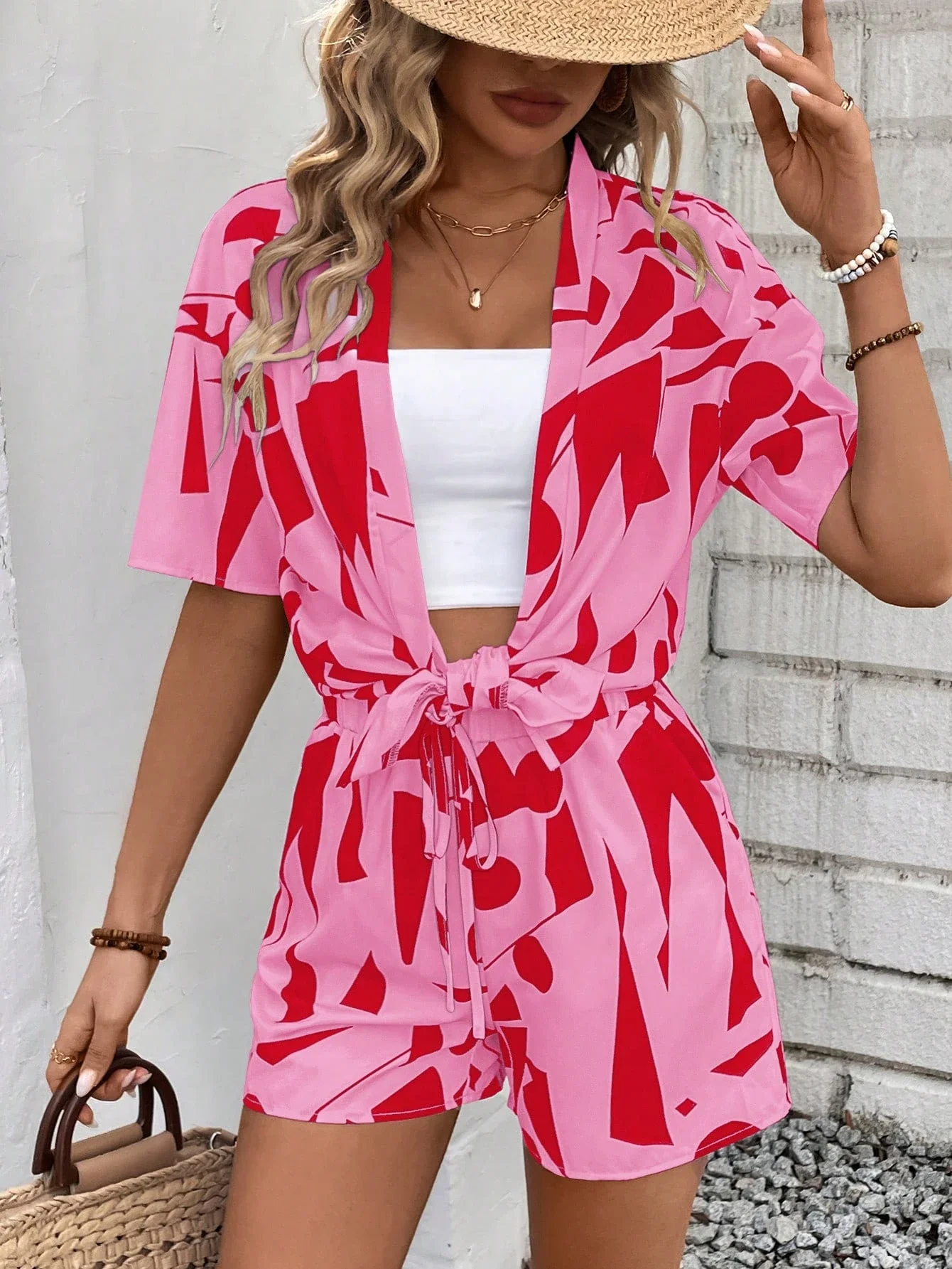 

Женский комплект из двух предметов с розово-красным принтом: топ с короткими рукавами и шорты, повседневная пляжная накидка