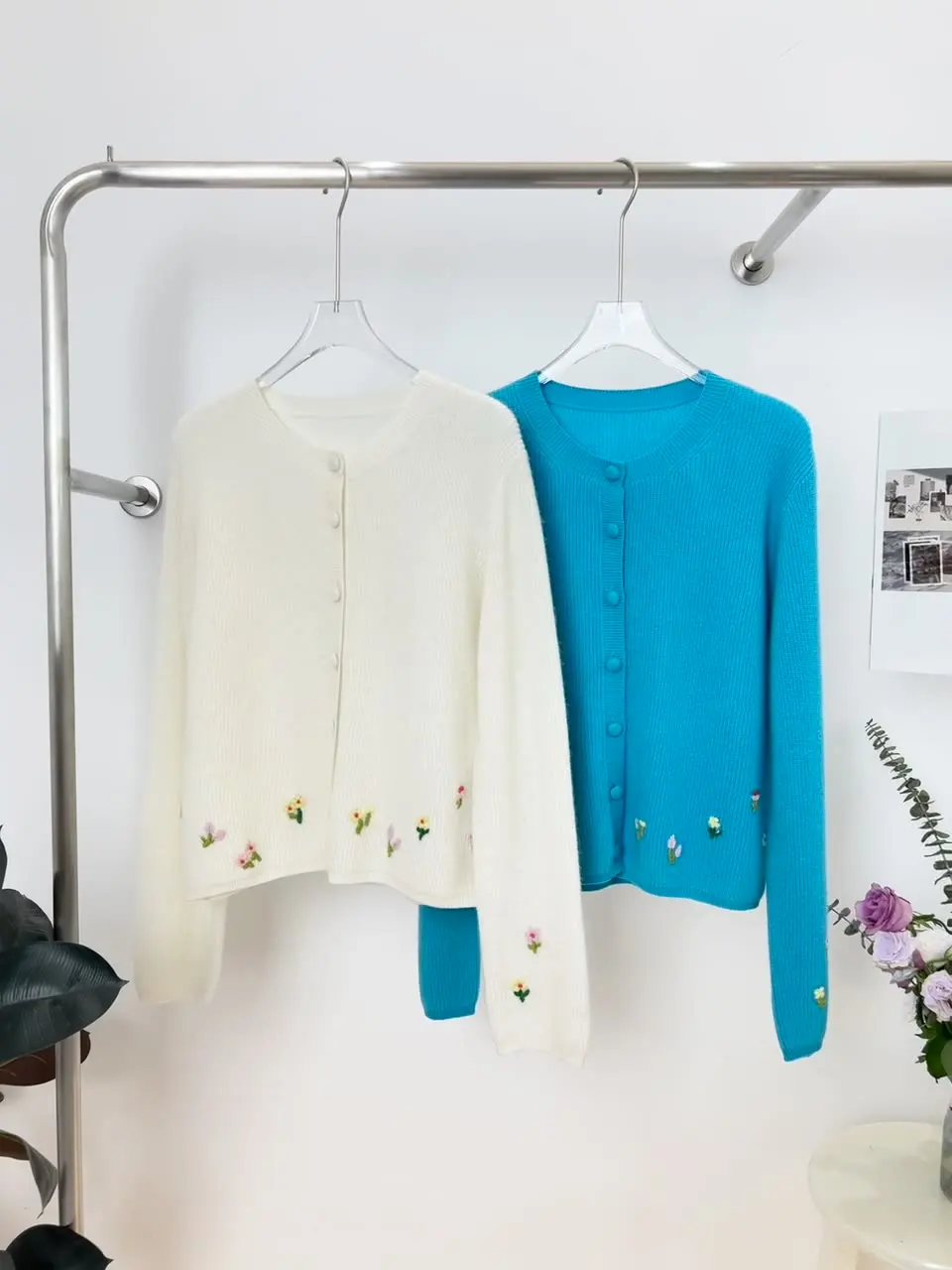 Autumn 2024 New Cashmere Wool Blend Hand Embroidered Flower Crewneck Cardigan Women