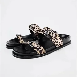 Sandalias de plataforma con estampado de leopardo para mujer, zapatos de playa, calzado plano, Punta abierta, diseño de hebilla clásica, fondo grueso, informal