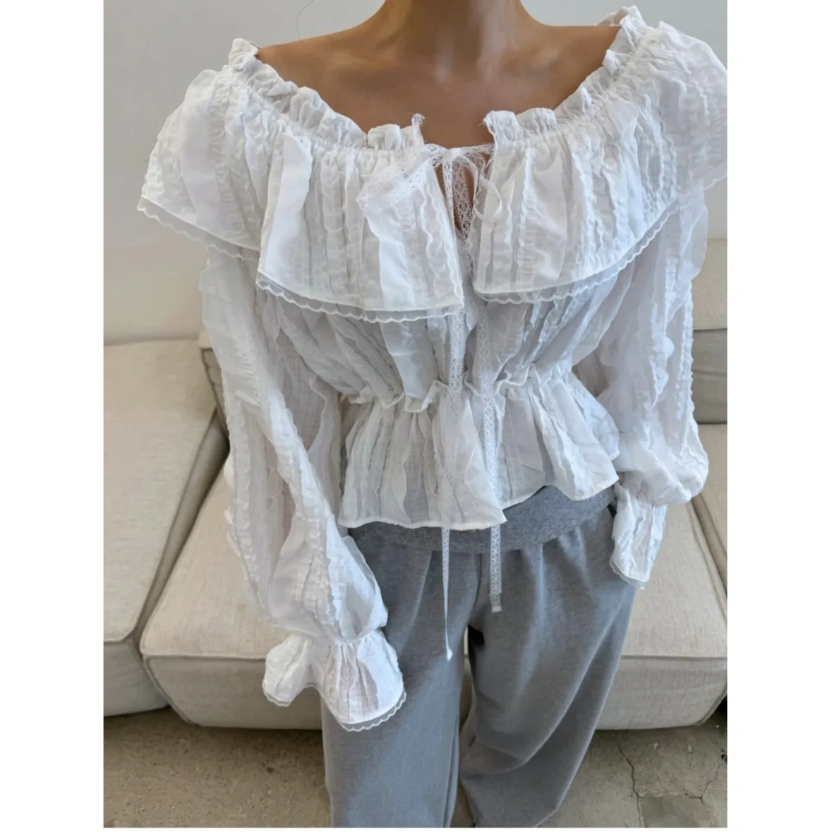 

Spring 2026 Korean Style Fashionable Ruffle Hem Hook Flower Women's Top Elegant Design Unique Youthful Lace Shirt