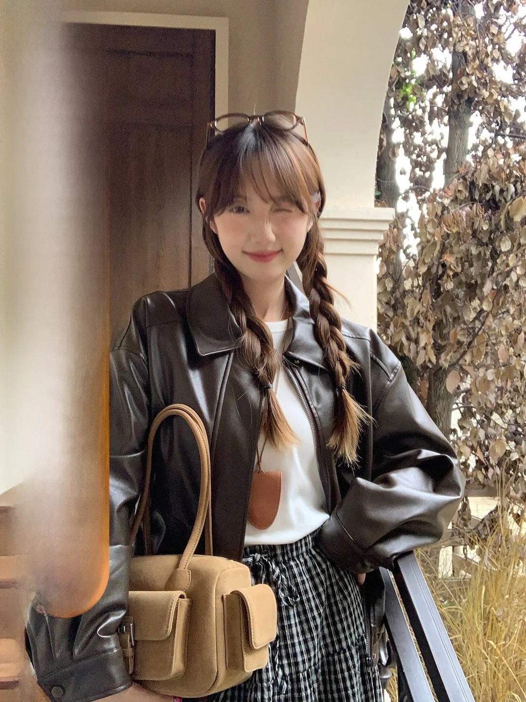 ゆったりとしたアメリカンスタイルのレトロなバイカーレザージャケット、折り返し襟、ストリートウェア、カジュアルなアウターウェア、冬の若い女性向け