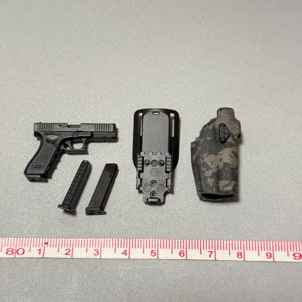 

26065SS 1/6 Scale Soldier SAS Pistol Model