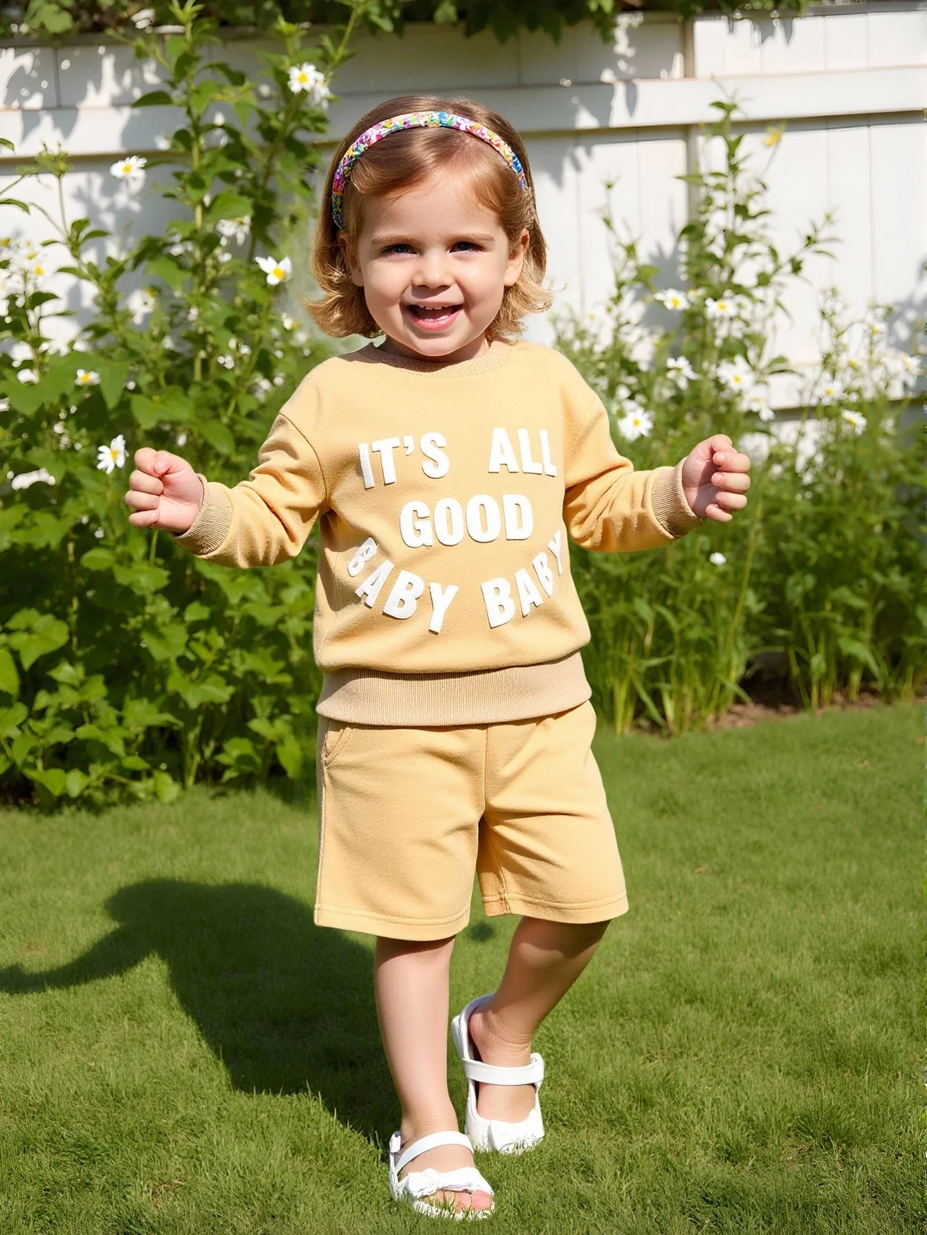 

2-piece set of fashionable and casual letter printed ribbed round neck hoodie and shorts for baby girls, autumn and winter