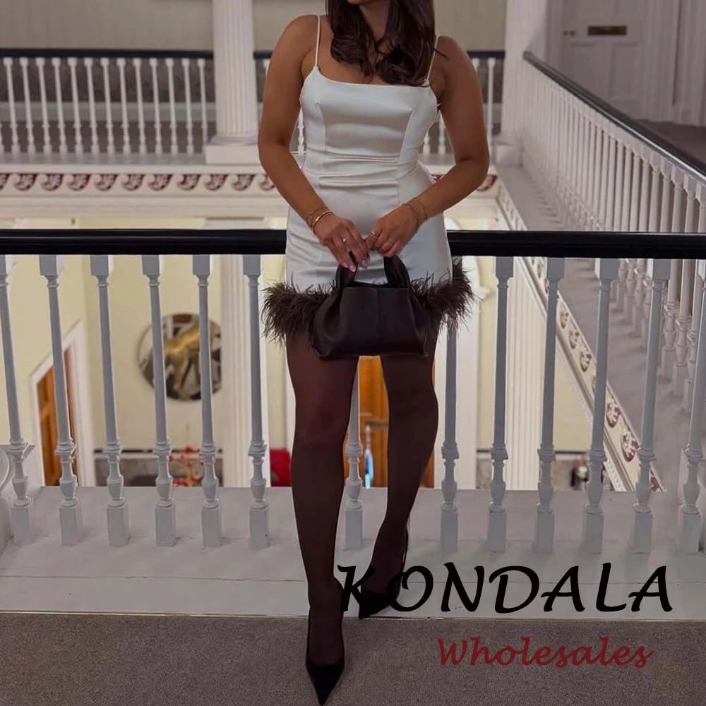 Kondala branco sexy mulher moda 2025 cami vestido com zíper sem costas pena decoração vestidos sem mangas magro feminino mini vestidos