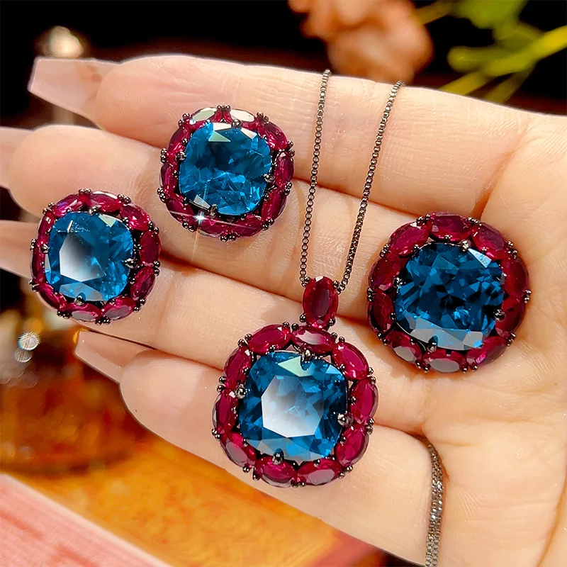 

Ювелирный набор с синим шпинелем и черным золотом, основной камень квадратной формы с текстурой, 14*14-12*12 мм.