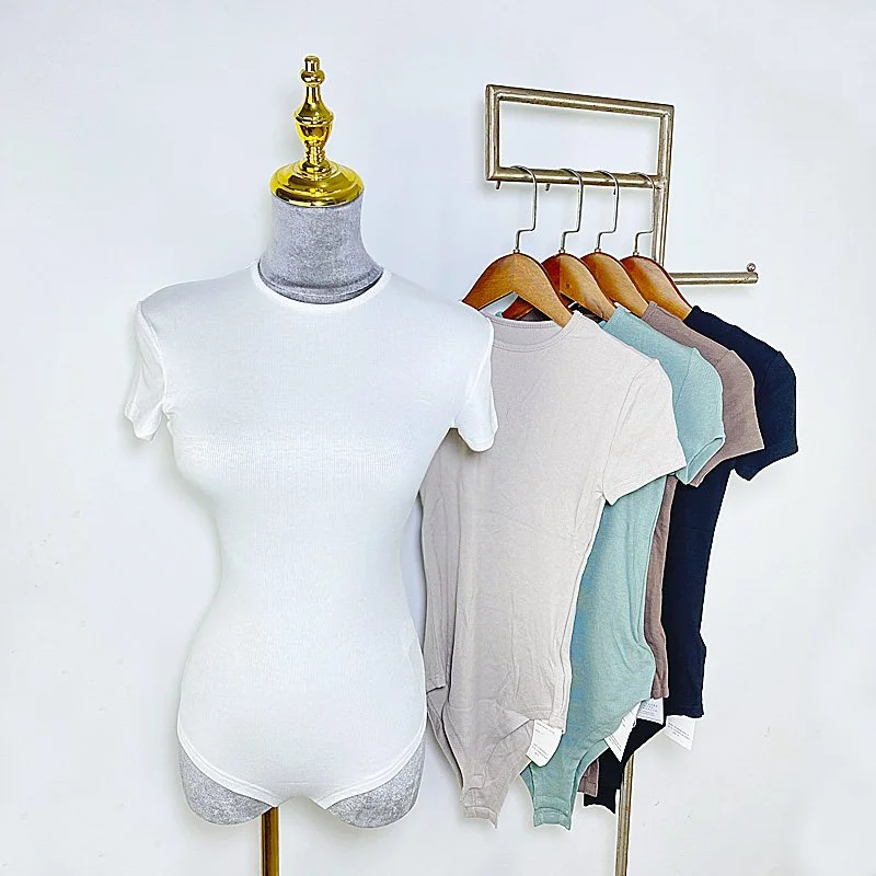 

Женская базовая футболка с круглым вырезом и коротким рукавом, утягивающие шорты с высокой талией из полиэстера