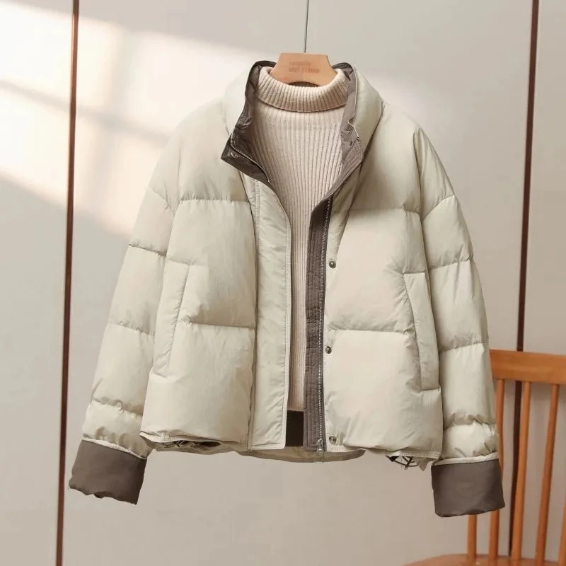 2025 Inverno Nuovo Piumino corto in cotone per le donne Pendolarismo minimalista Colore a contrasto Colletto alla coreana Cappotto di design Parka femminile