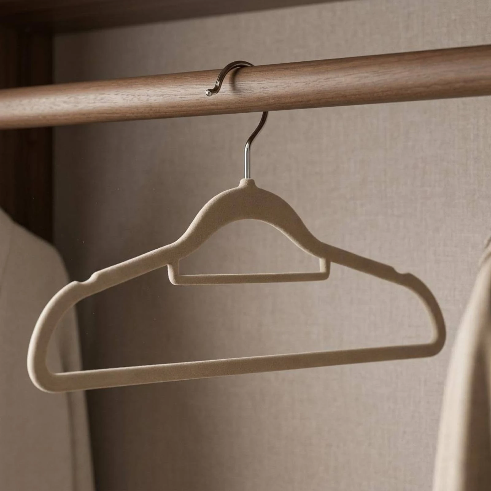 

Flocked Hanger Contoured Shoulders Non-Slip Clothes Hanger