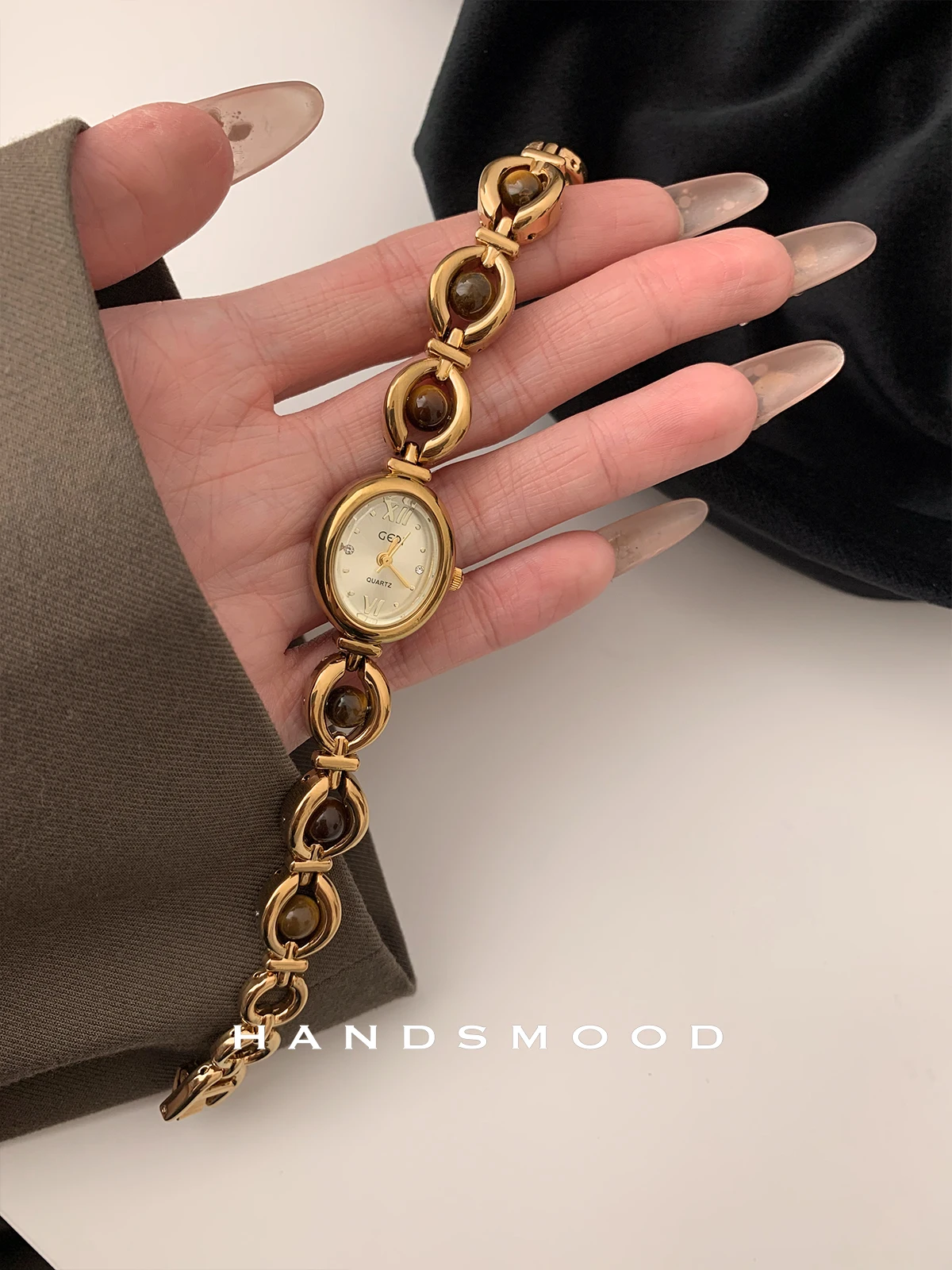 ساعات نسائية أنيقة تصميم ريترو ساعات نسائية عصرية ومتطورة متعددة الاستخدامات مناسبة للنساء، مجموعة نسائية. #4