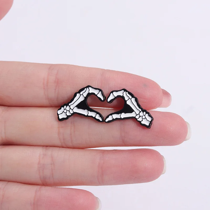 Gothic Skeleton Hands Heart Enamel Pin Spooky Love Skull Hand Brooch Alternative Dark Couple Lapel Badge