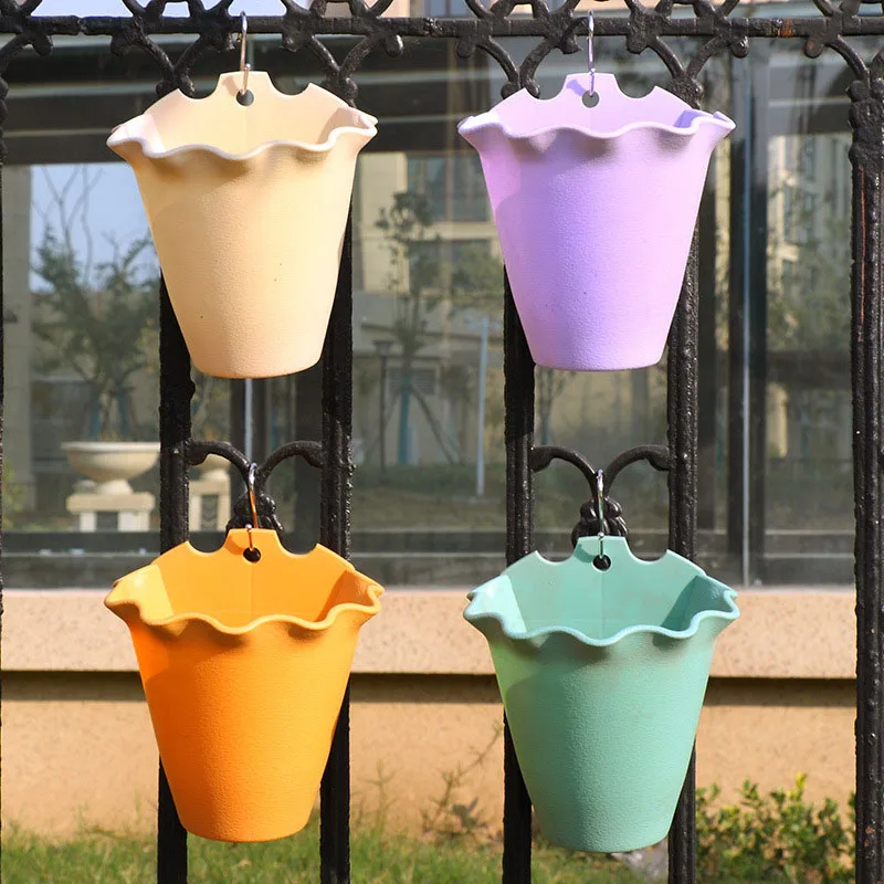 Wall Hanging Planter Plastic Convenience Wall Mount Flowerpot Plants Container Basket Pot For Indoor Outdoor