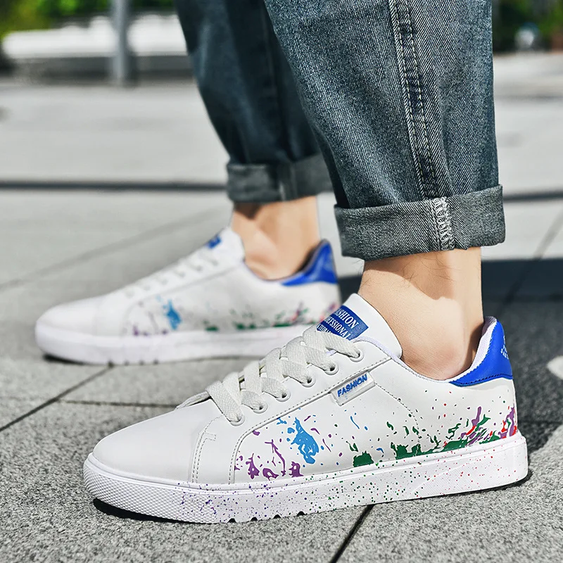 Klasyczny Unisex biały buty deskorolkowe mężczyźni trampki moda Graffiti designerskie trampki męskie płaskie męskie trampki do skatingu